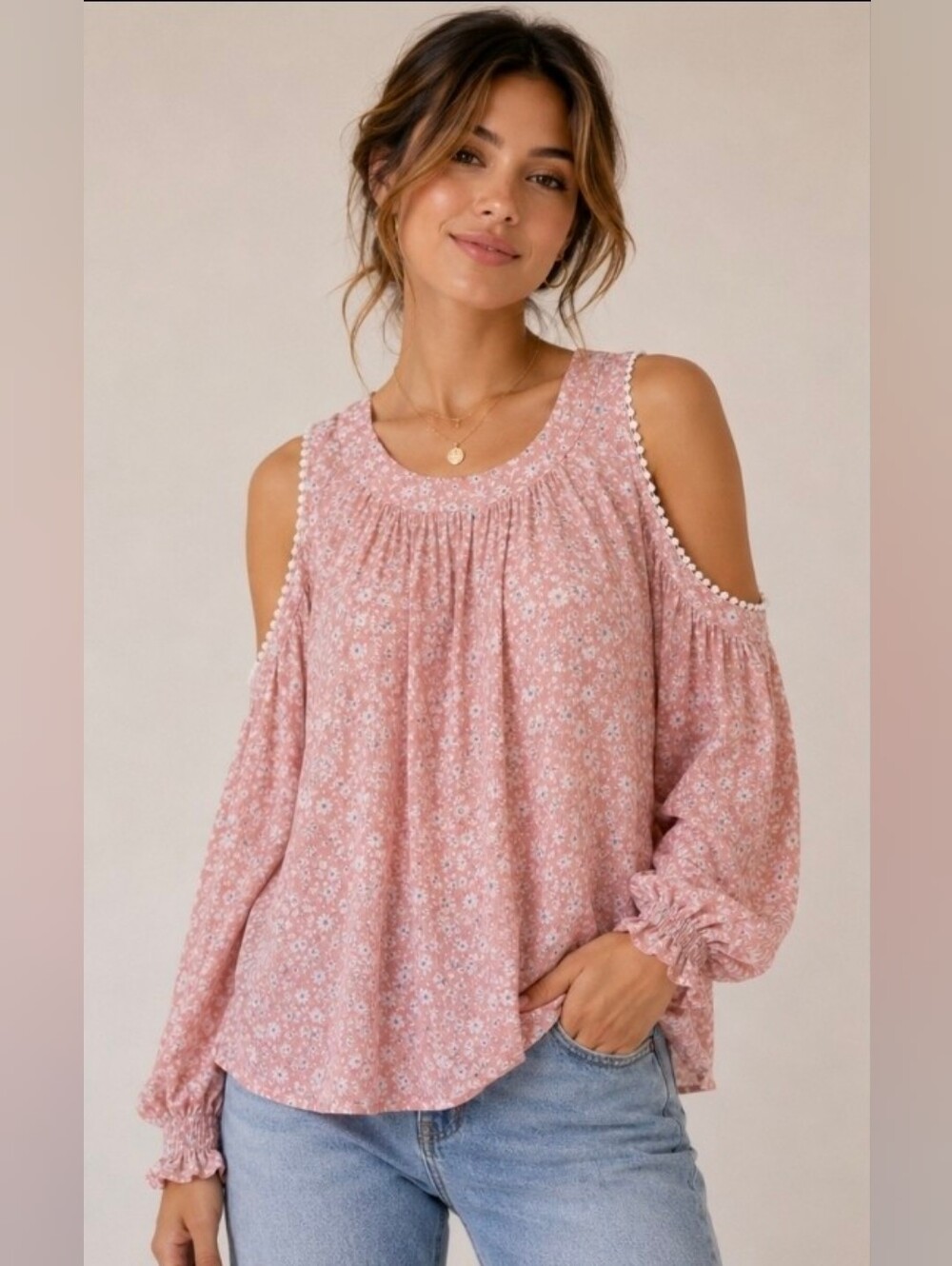 Romeo + Juliet | Couture Cold Shoulder Flower Top S